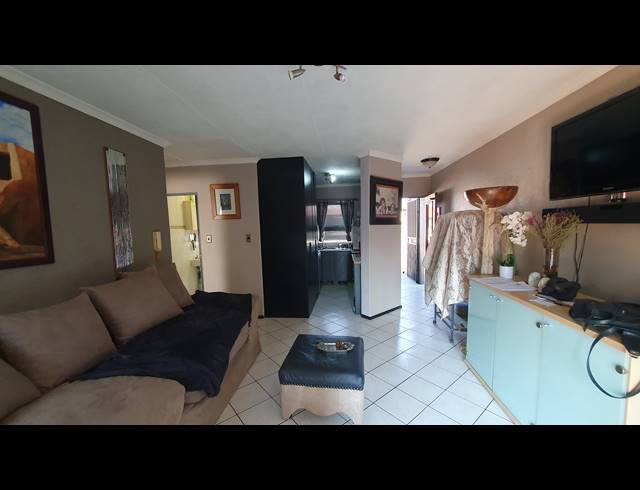 2 BEDROOM SECTIONAL TITLE FOR SALE IN SOUTH CREST